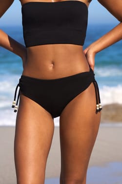 Braguita de bikini con detalles de perlas;${refinementColor}