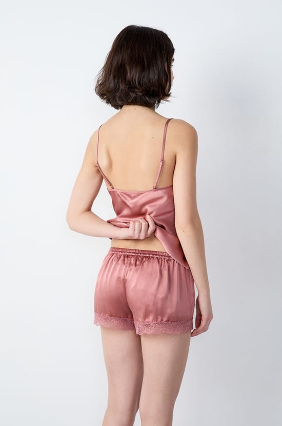 Short de pyjama en soie détails dentelle;${refinementColor}