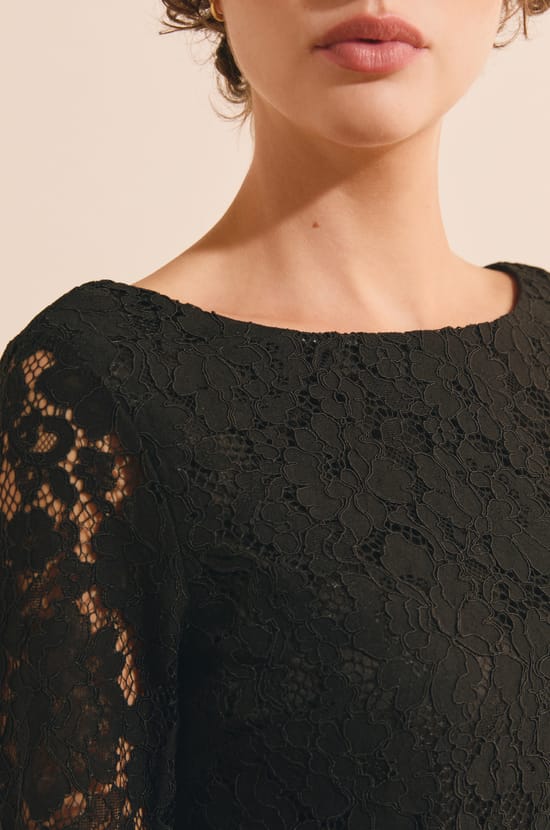 Robe courte en guipure;${refinementColor}
