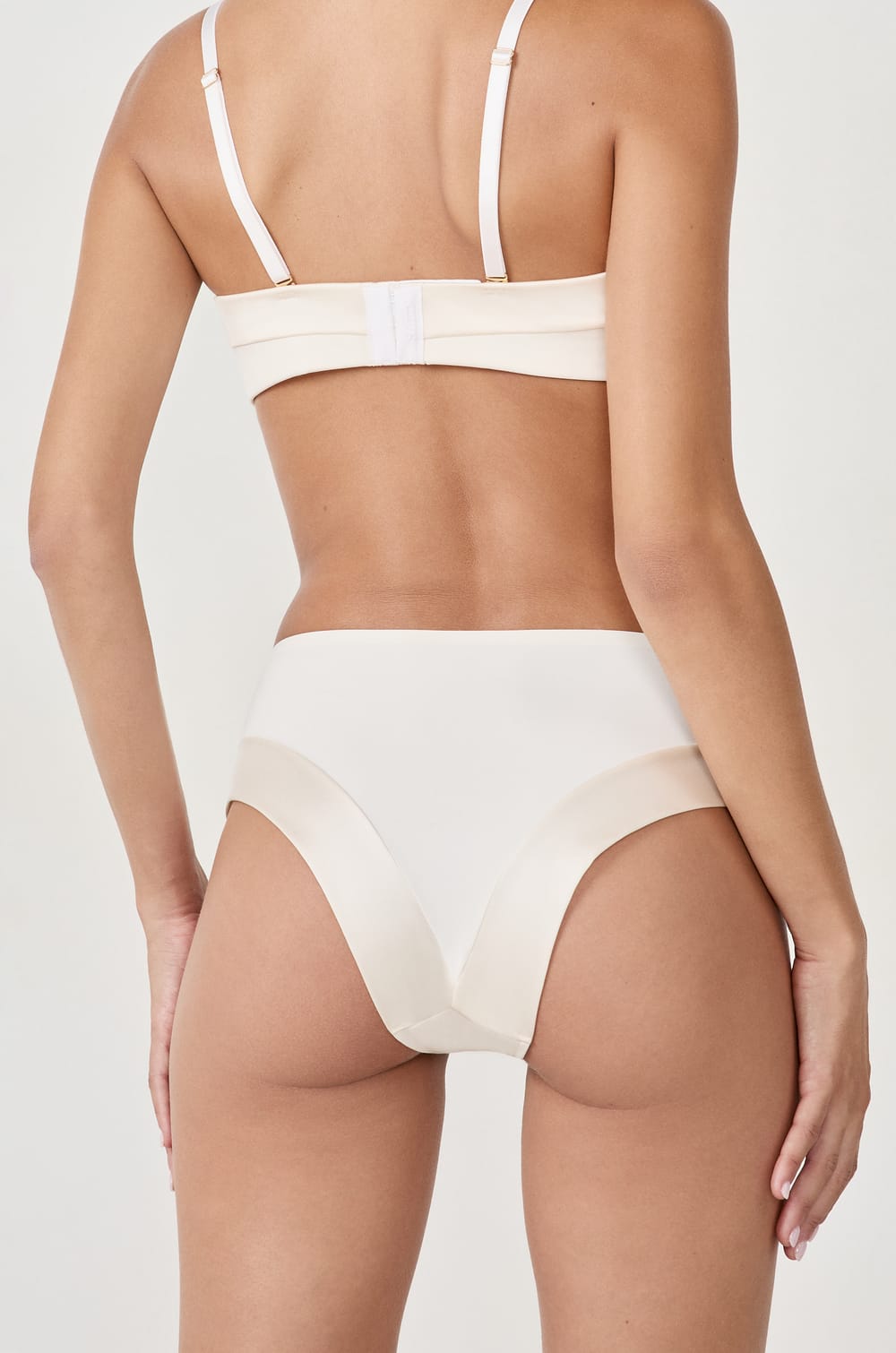 Braguita de microfibra satinada;${refinementColor}