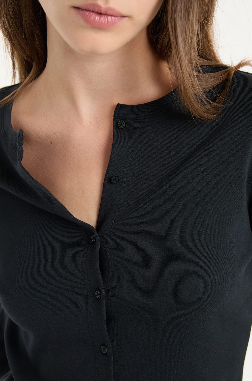 T-shirt boutonn&eacute; &agrave; manches longues en coton;${refinementColor}