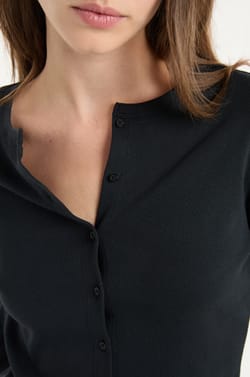 T-shirt boutonn&eacute; &agrave; manches longues en coton;${refinementColor}