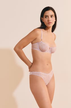 Tanga en broderie florale;${refinementColor}
