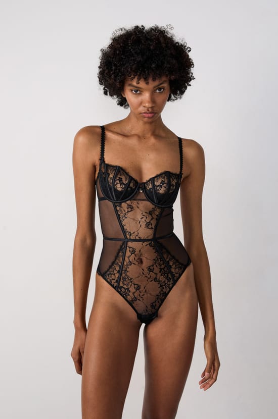 Body en dentelle et satin;${refinementColor}