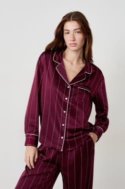 Chemise de pyjama à rayures en satin;${refinementColor}