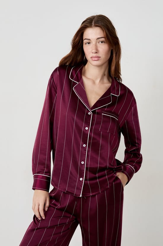 Chemise de pyjama à rayures en satin;${refinementColor}