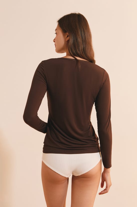 T-Shirt mit V-Ausschnitt aus Thermostrick;${refinementColor}