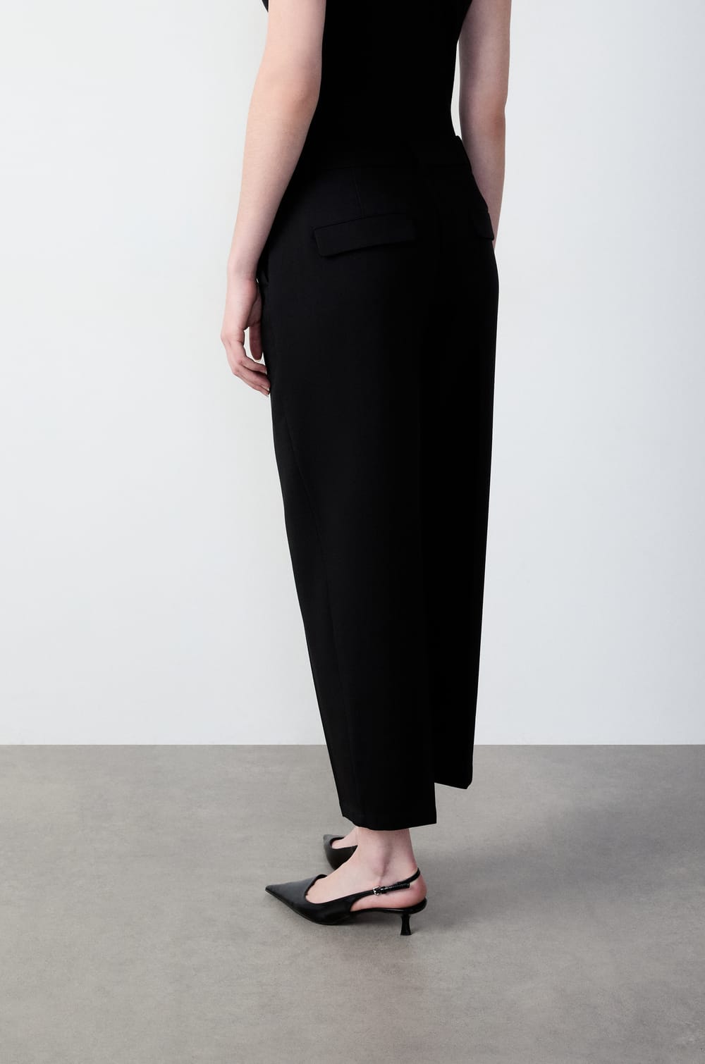 Straight Leg Trousers;${refinementColor}