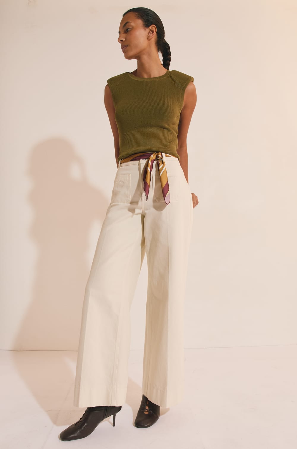 Pantal&oacute;n ancho con bolsillos delanteros;${refinementColor}