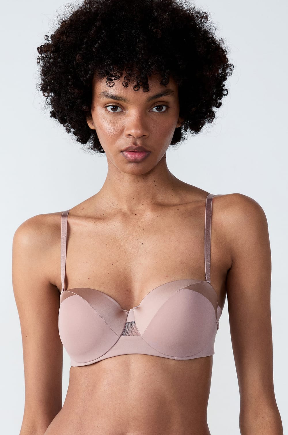 Bra bandeau con finas copas y tirantes desmontables;${refinementColor}