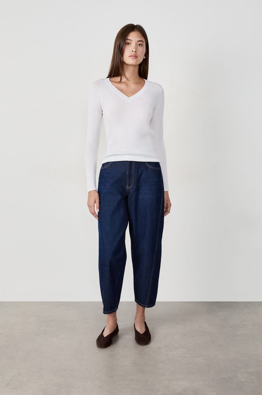 Pull col V avec laine;${refinementColor}