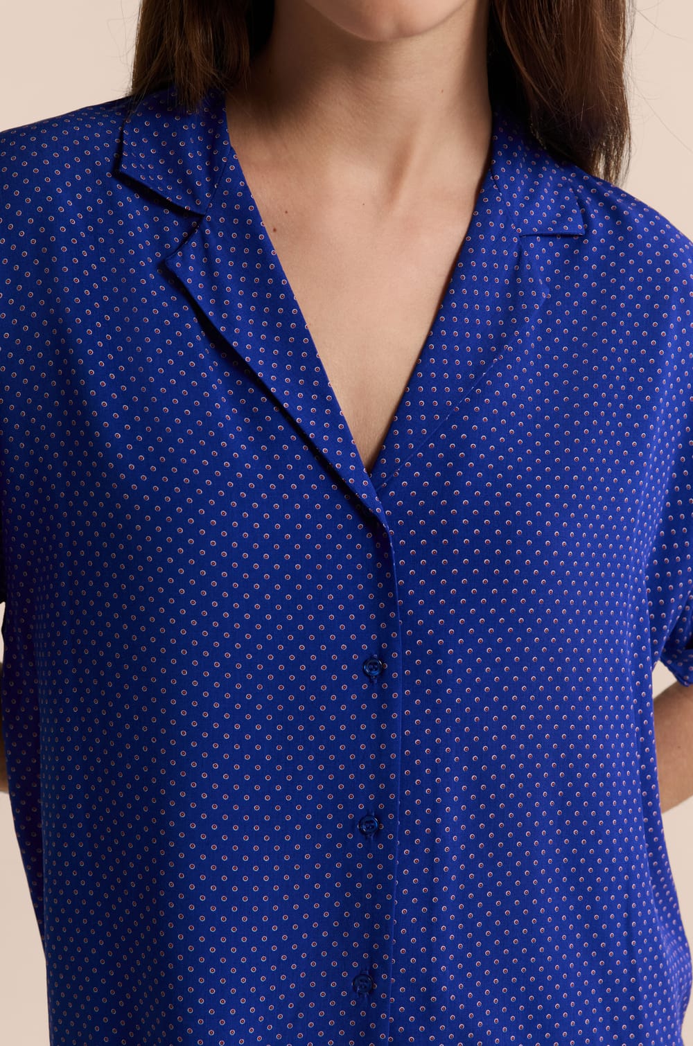 Koszula piżamowa z kr&oacute;tkimi rękawami w groszki;${refinementColor}