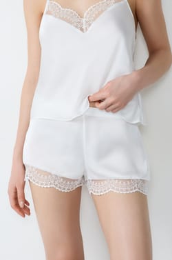 Short de pyjama satiné détails dentelle;${refinementColor}