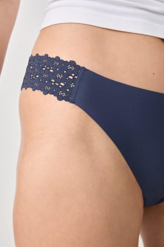 Culotte en microfibre et dentelle;${refinementColor}