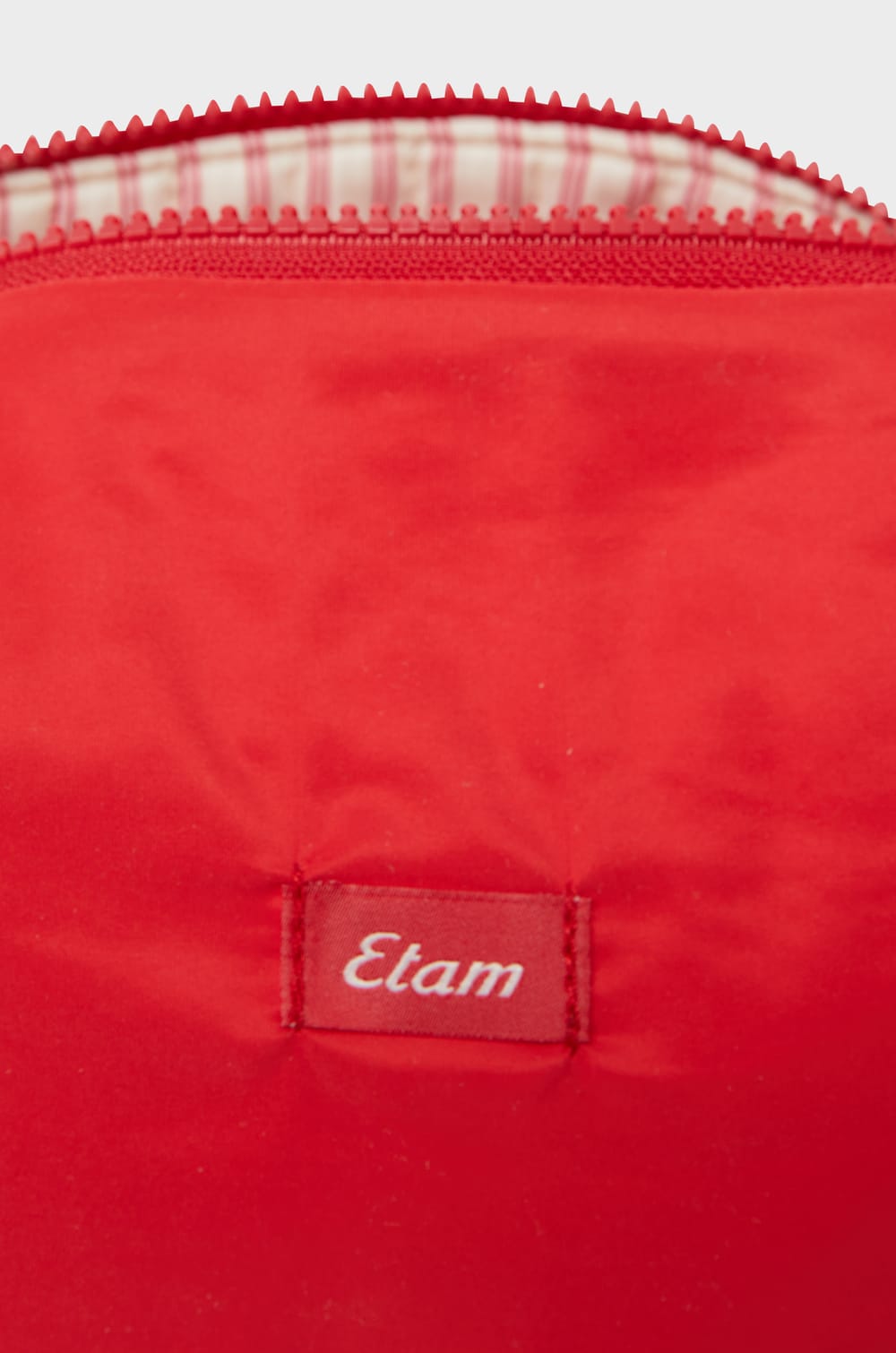 Neceser estampado con motivos de corazones y algod&oacute;n;${refinementColor}