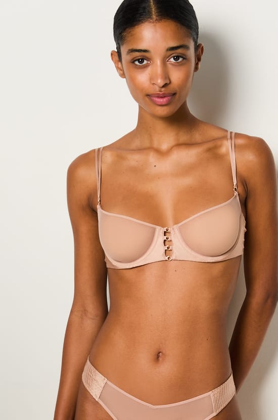 Classic Wireless Bra in Silk and Tulle;${refinementColor}