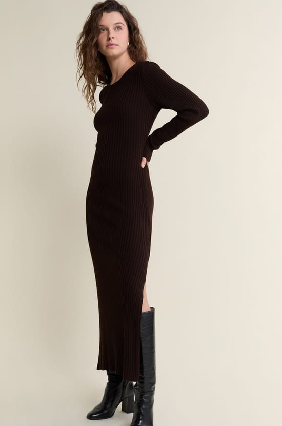 Robe c&ocirc;tel&eacute;e longue avec fente sur le devant;${refinementColor}