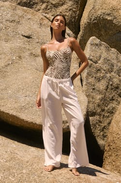 Pantalon fluide &eacute;lastiqu&eacute; ;${refinementColor}