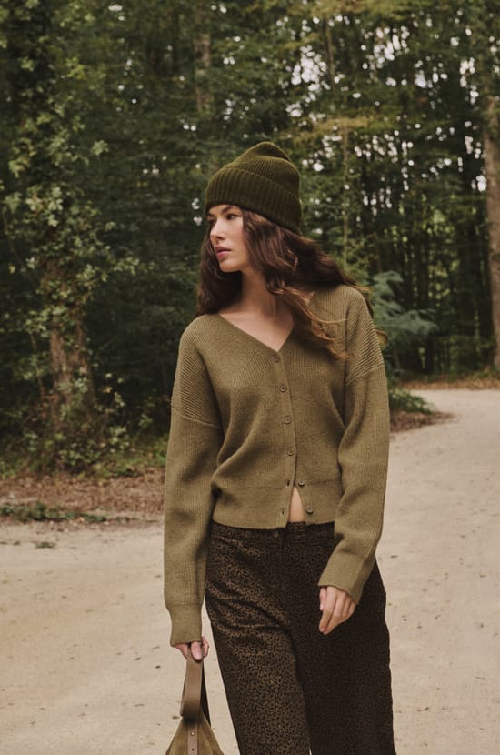 Cardigan col V;${refinementColor}