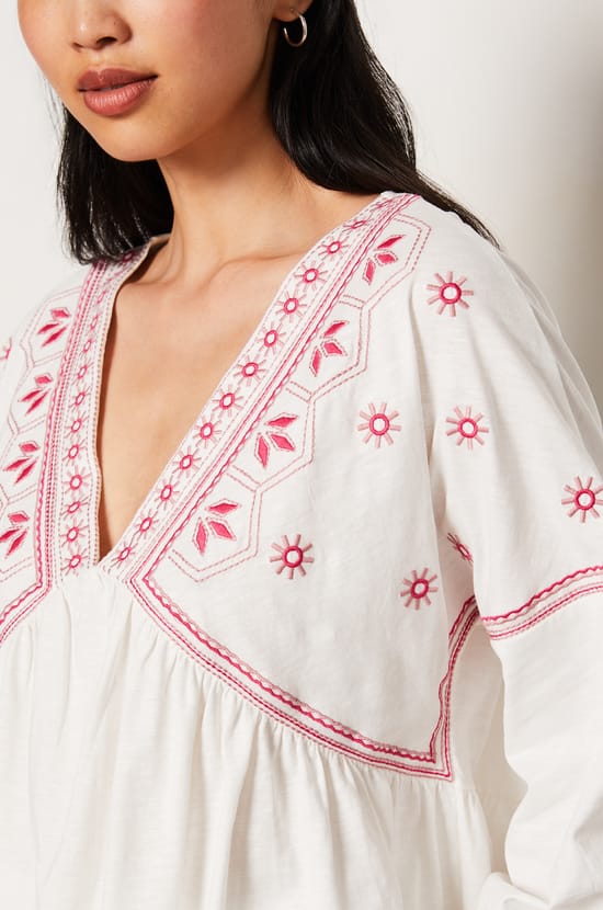 Three-quarter sleeve embroidered T-shirt;${refinementColor}