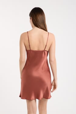 N&eacute;glig&eacute; aus Seide mit Spitzendetails;${refinementColor}