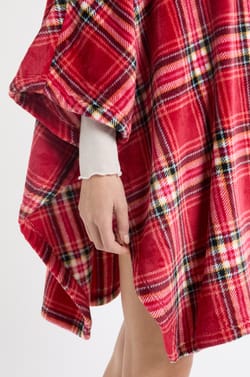 Poncho sans manches à carreaux en polaire;${refinementColor}