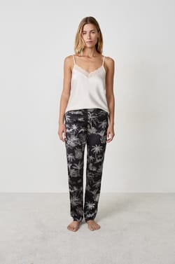 Set de pijama de 3 piezas de satén;${refinementColor}