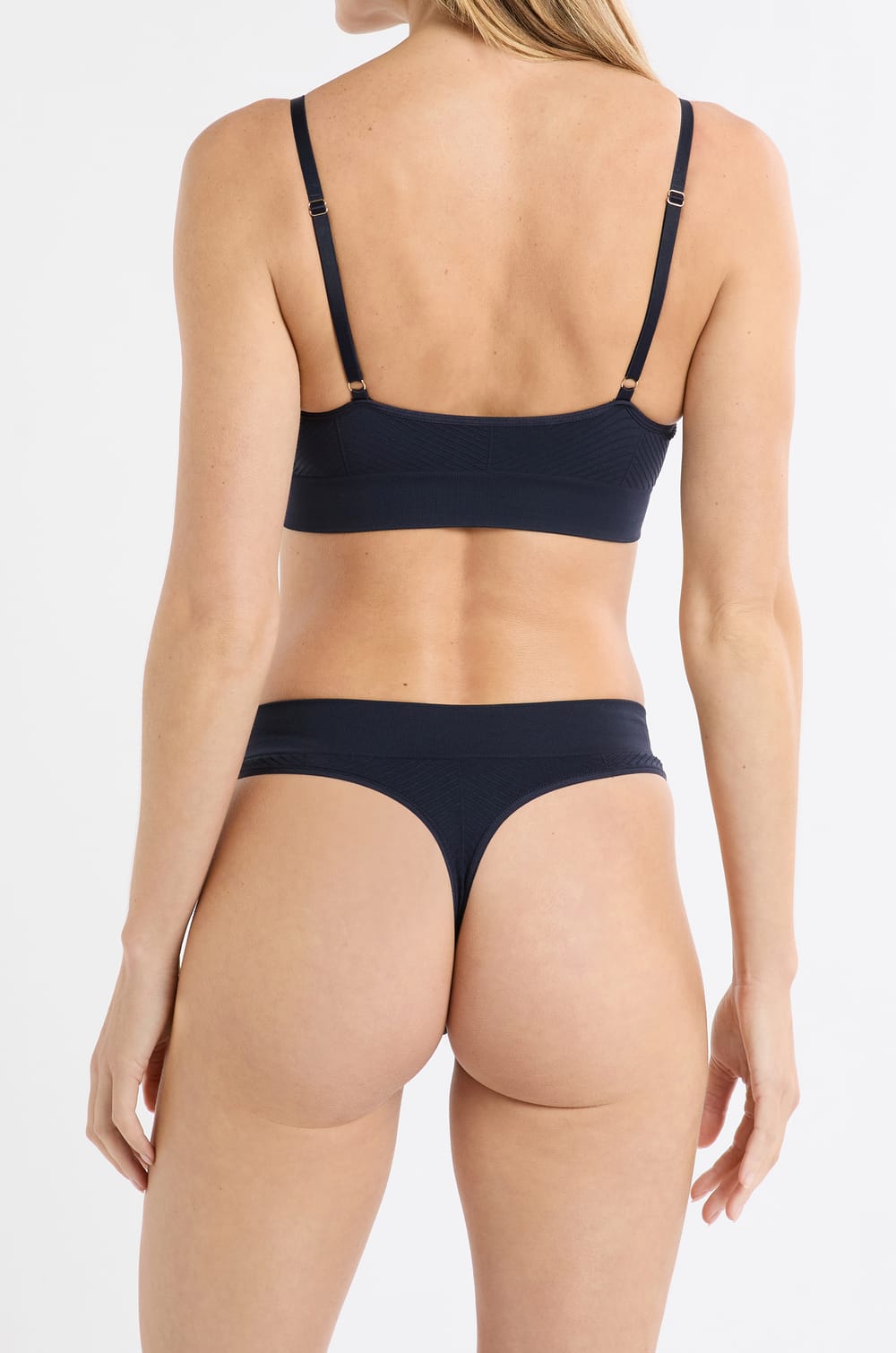 Seamless Thong;${refinementColor}