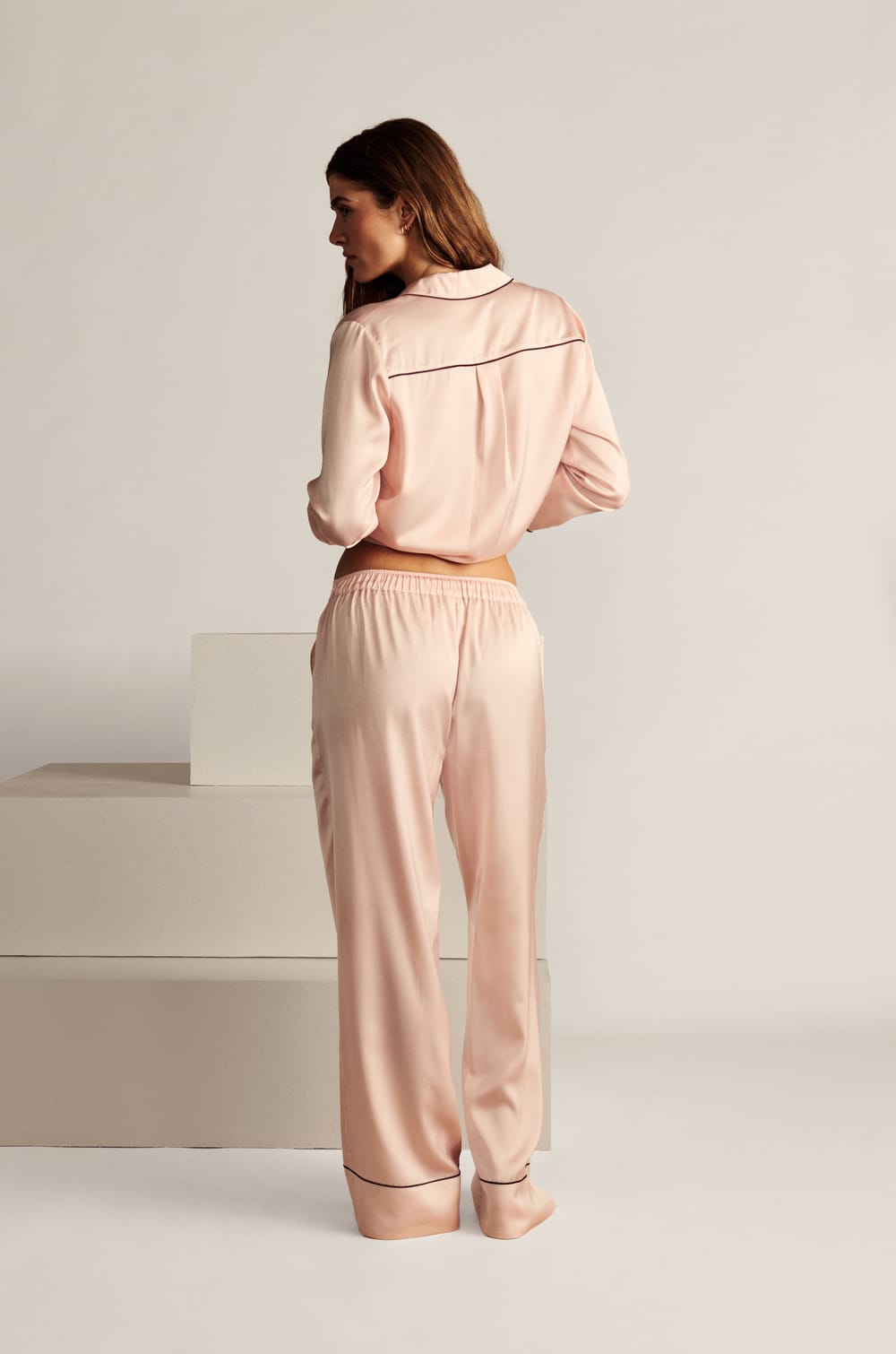 Pantalon de pyjama satin&eacute;;${refinementColor}