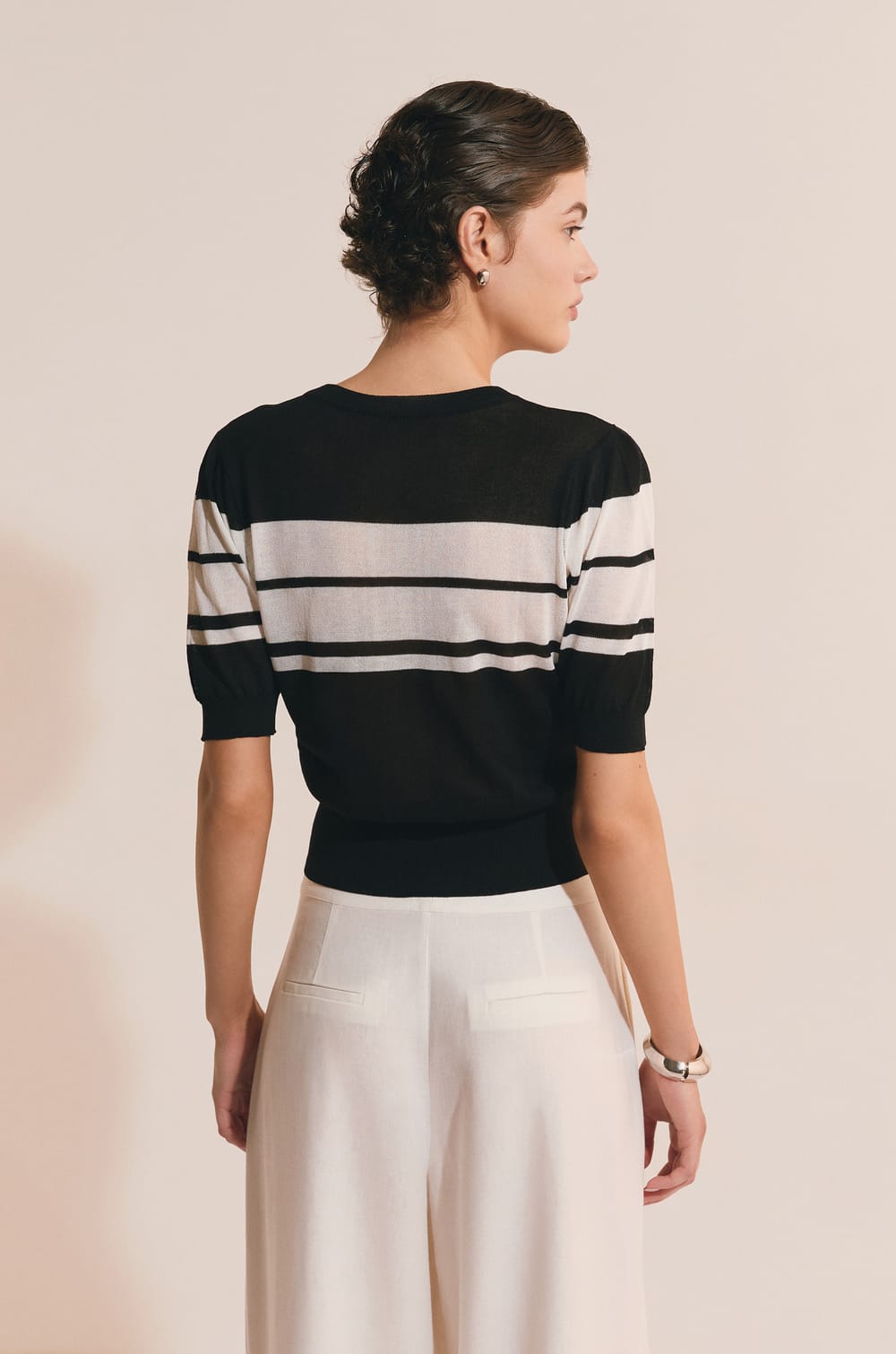 Pull en maille &agrave; manches 3/4 et taille cintr&eacute;e;${refinementColor}