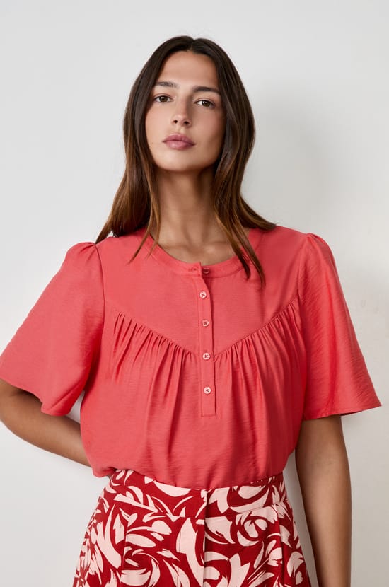 Short-Sleeved Blouse;${refinementColor}