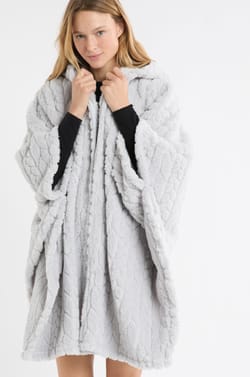 Poncho &agrave; manches 3/4;${refinementColor}