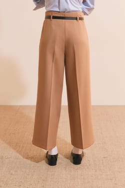 Pantalon cropped;${refinementColor}