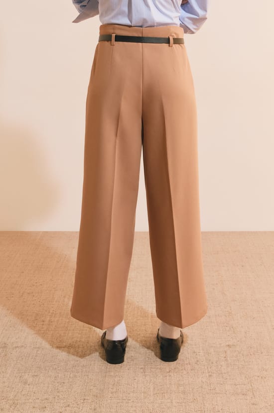 Pantalon cropped;${refinementColor}
