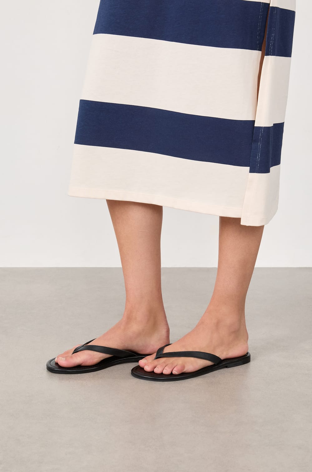 Tongs en cuir;${refinementColor}