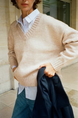 Pull manches longues &agrave; col V;${refinementColor}
