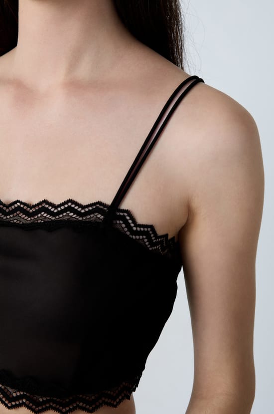 Krótki półprzezroczysty top;${refinementColor}