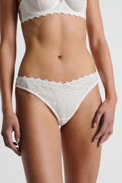 Tanga avec broderie;${refinementColor}