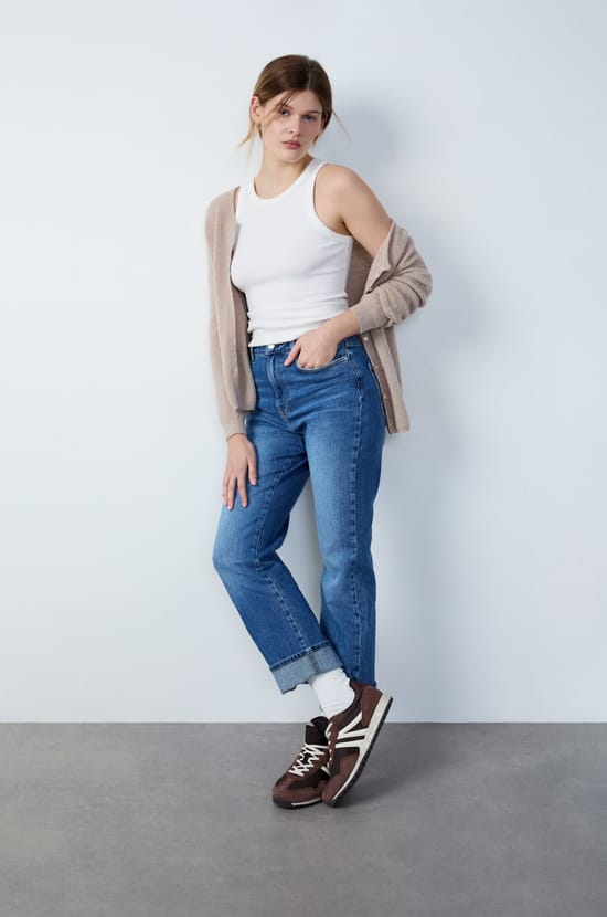 Straight Cut Jeans;${refinementColor}