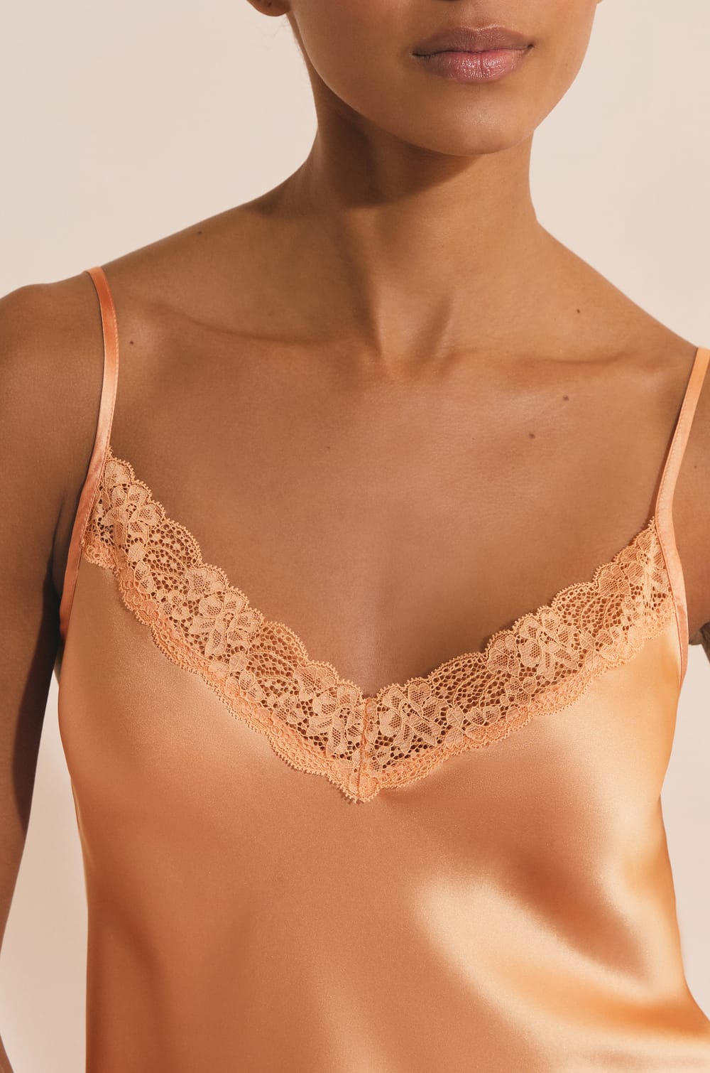 Korzet z hedv&aacute;b&iacute; s krajkov&yacute;mi detaily;${refinementColor}