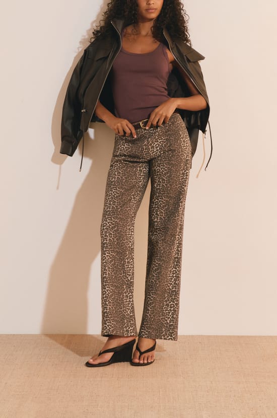 Pantalon &agrave; motif l&eacute;opard;${refinementColor}
