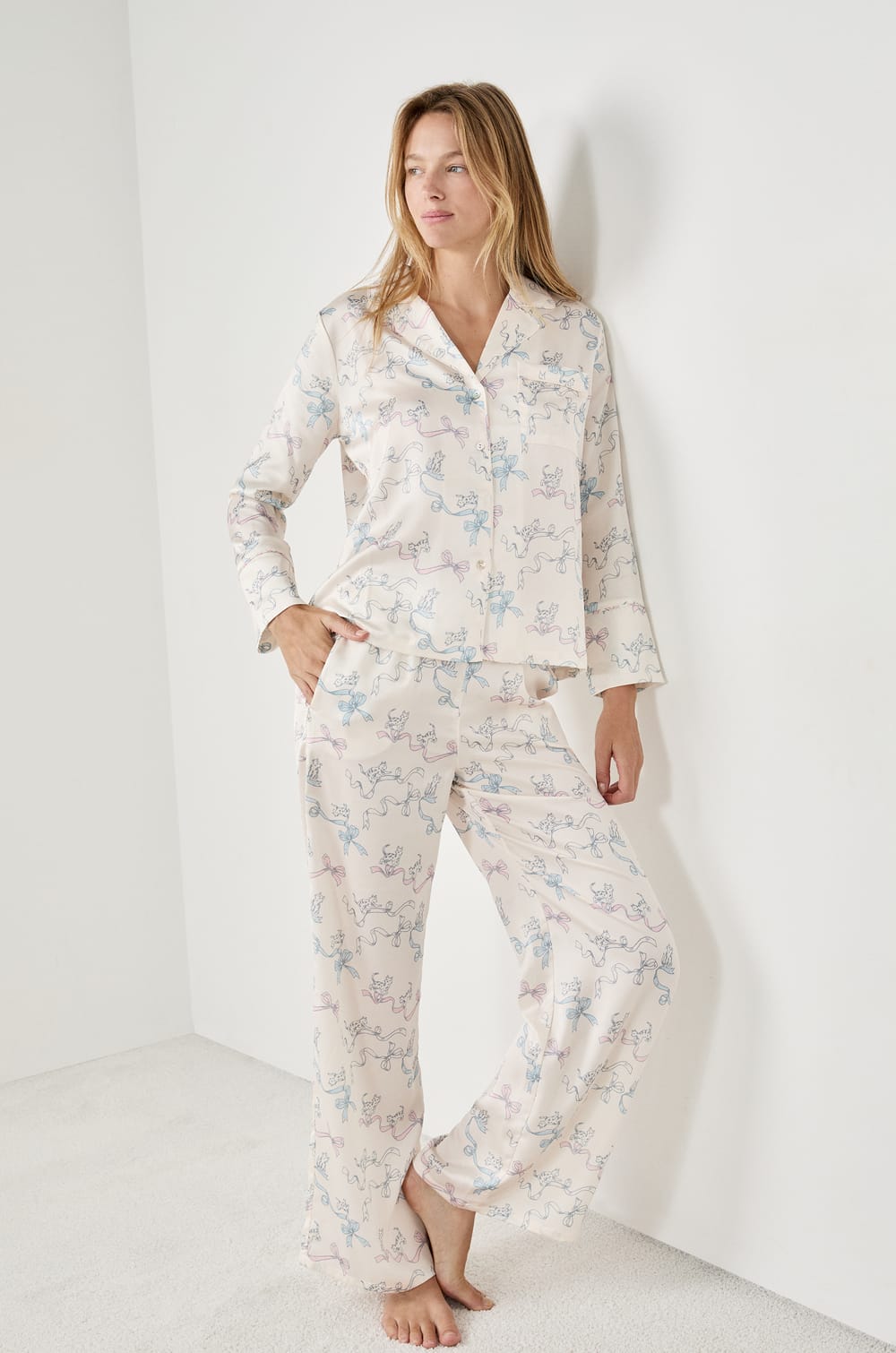 Pantalon de pyjama imprimé satiné;${refinementColor}