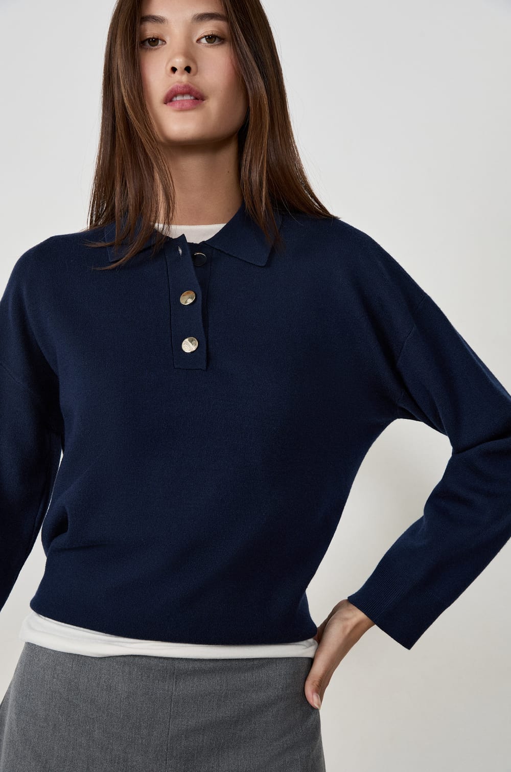 Polo manches longues à boutons;${refinementColor}
