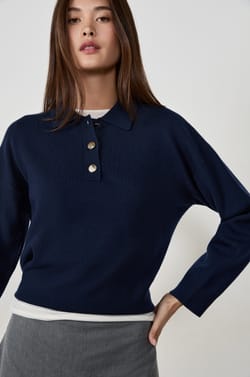 Polo manches longues à boutons;${refinementColor}