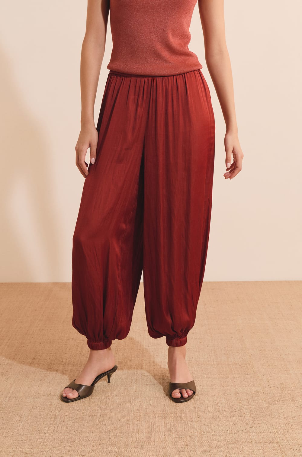 Pantal&oacute;n bombacho;${refinementColor}