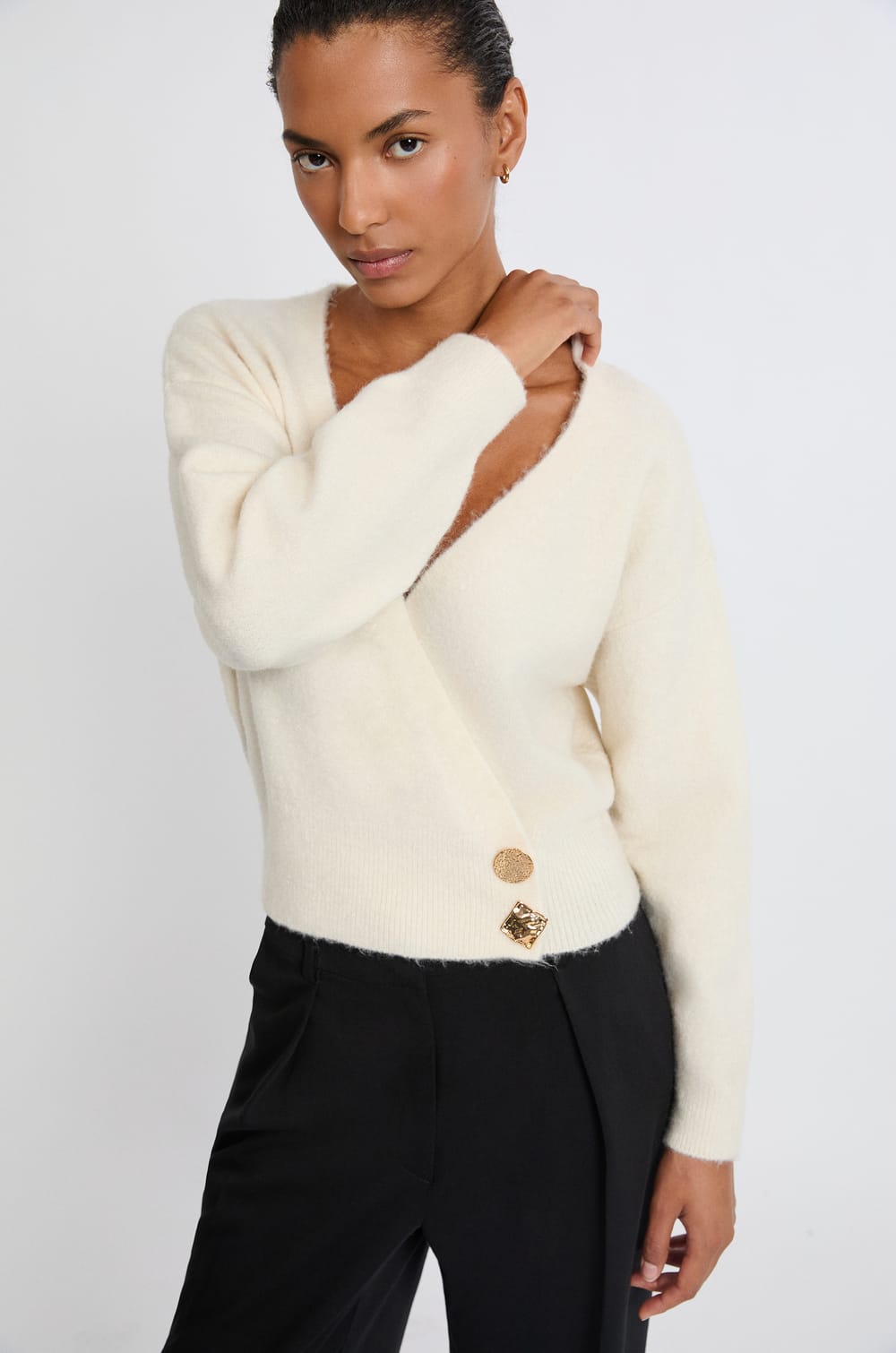 Pull col V avec boutons dor&eacute;s;${refinementColor}