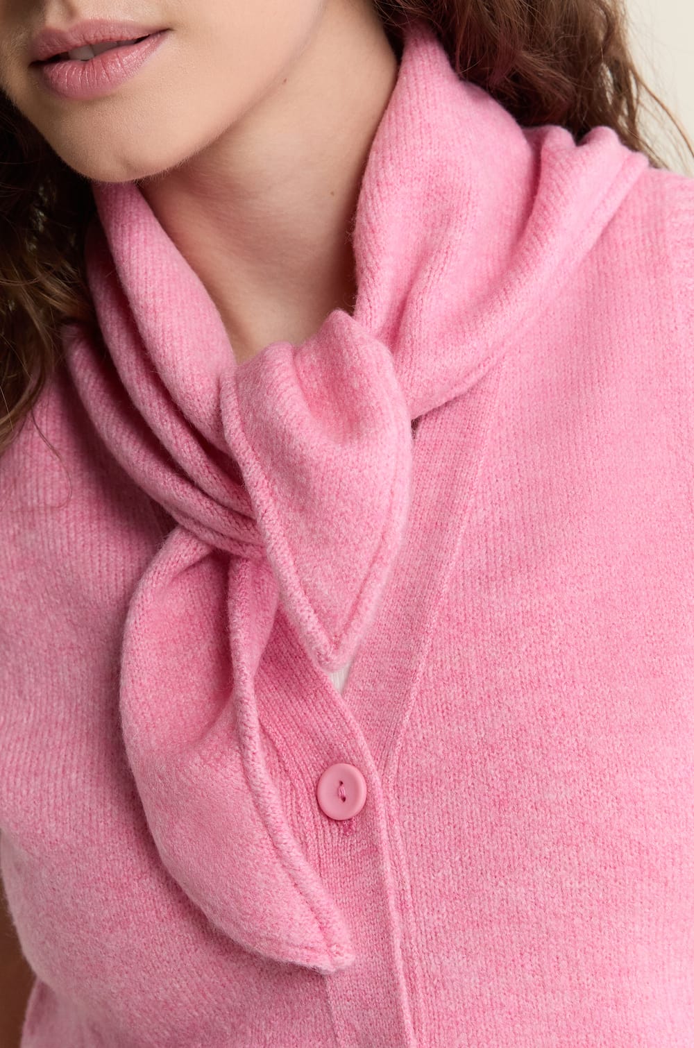 Gilet sans manches en tricot avec foulard;${refinementColor}