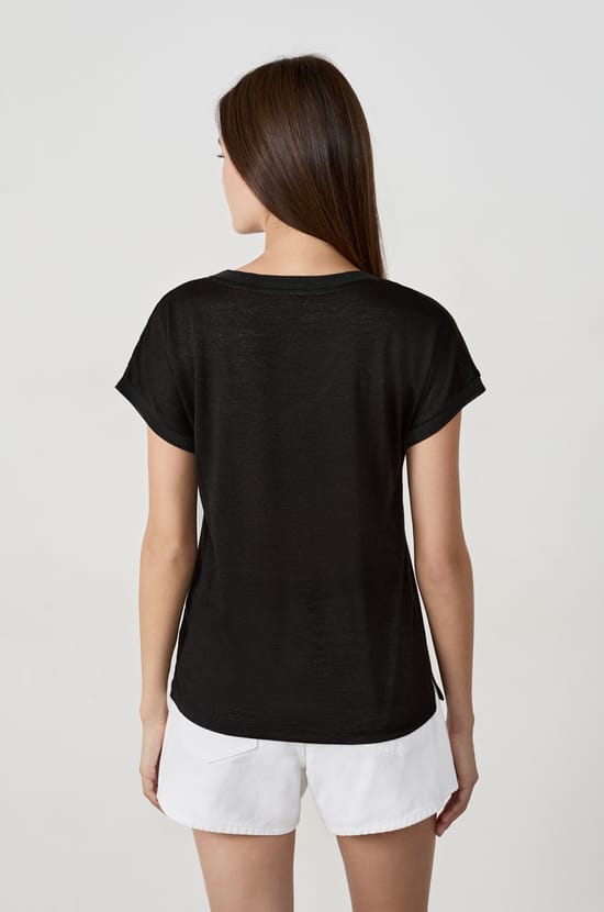 Short-sleeved V-neck T-shirt;${refinementColor}