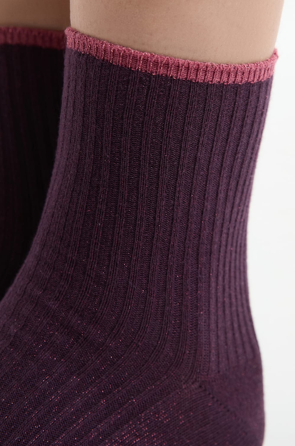 Calcetines de algodón con acabado brillante;${refinementColor}