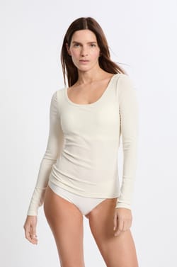 Long-sleeved round neck t-shirt with integrated bra;${refinementColor}